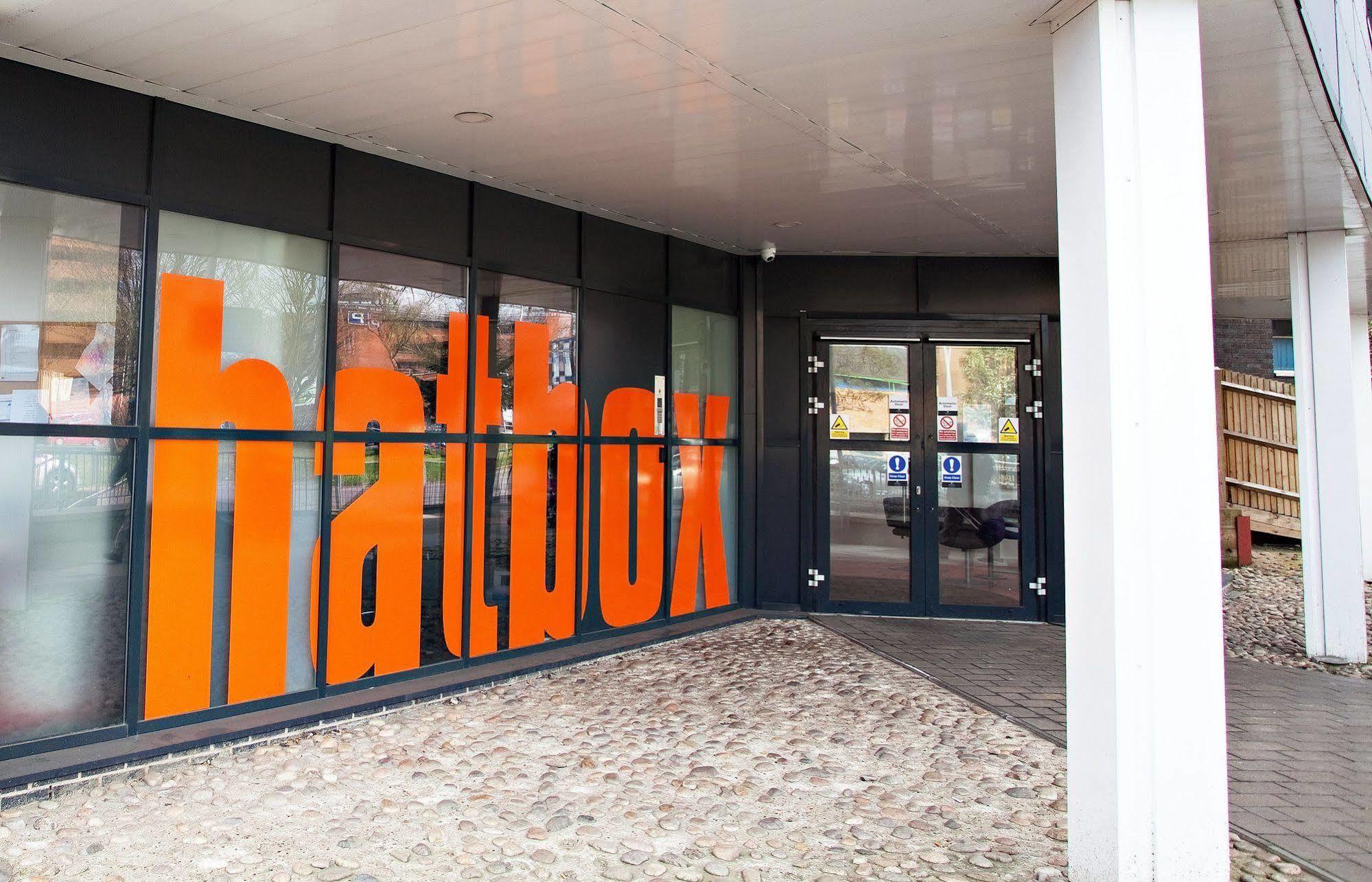 Finding My Palace Hatbox Studios Luton  Exterior foto
